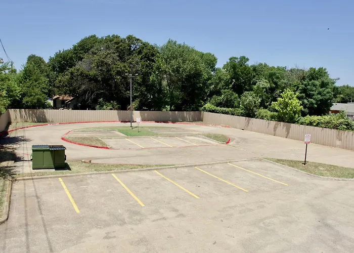 Executive Inn Of Arlington, Near At&T Stadium